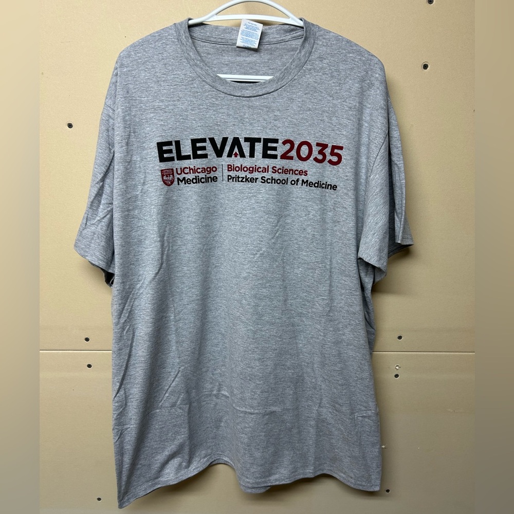 2/$20❤️- SHIRT | Unisex University of Chicago shirt size XL